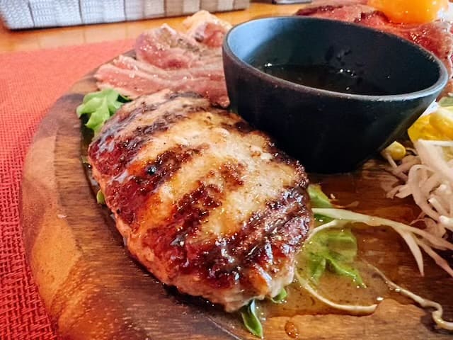 別府バル 肉は別腹