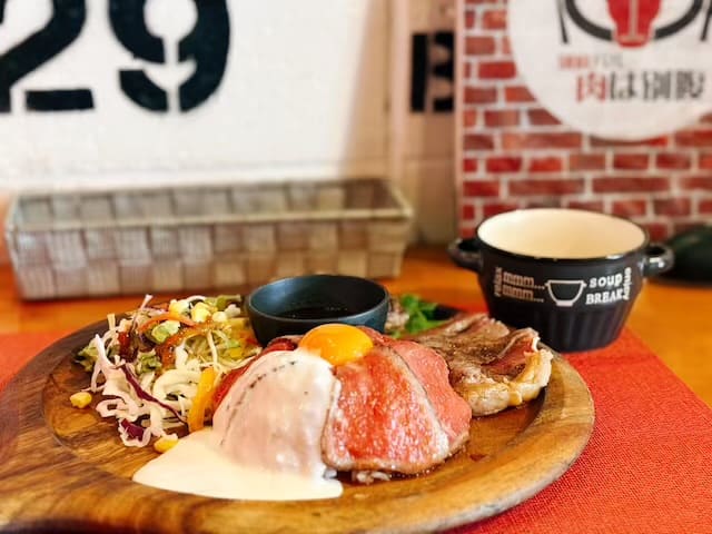 別府バル 肉は別腹