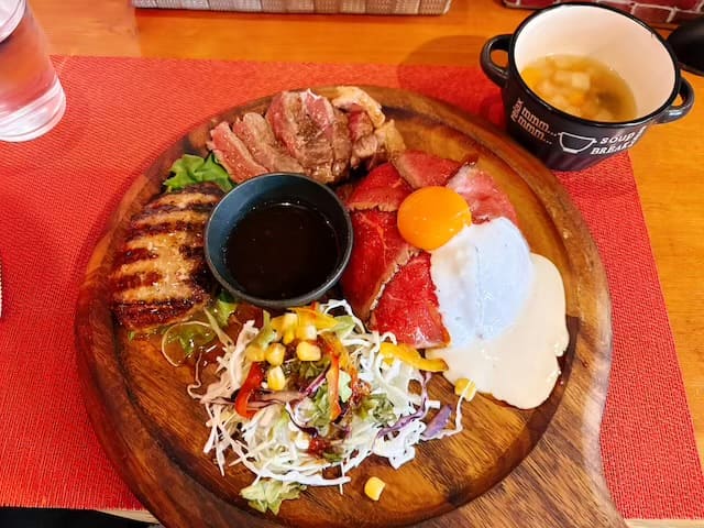 別府バル 肉は別腹