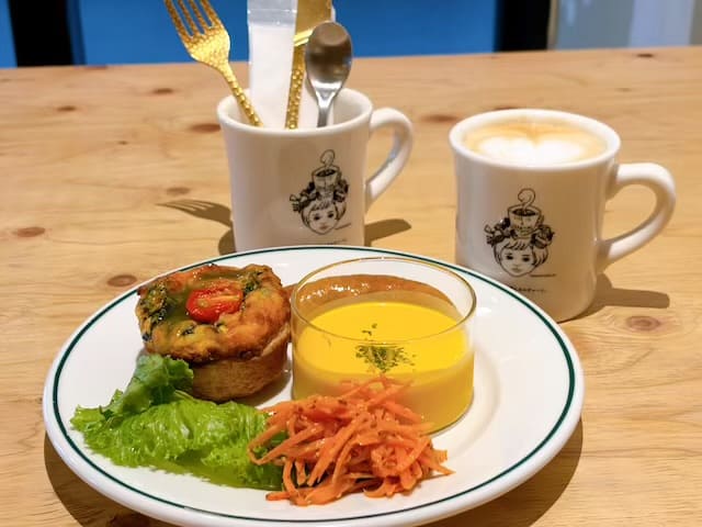 10 COFFEE BREWERS 別府駅高架下店