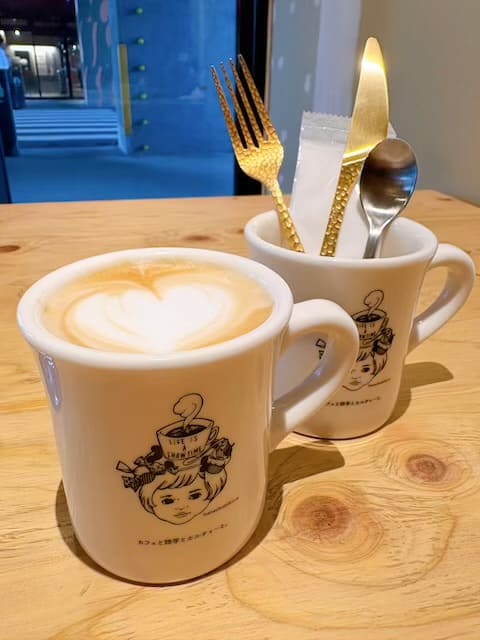 10 COFFEE BREWERS別府高架下店