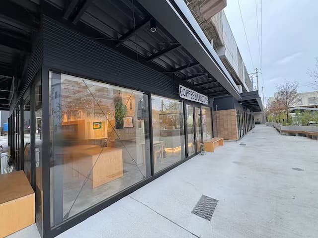 10 COFFEE BREWERS 別府駅高架下店